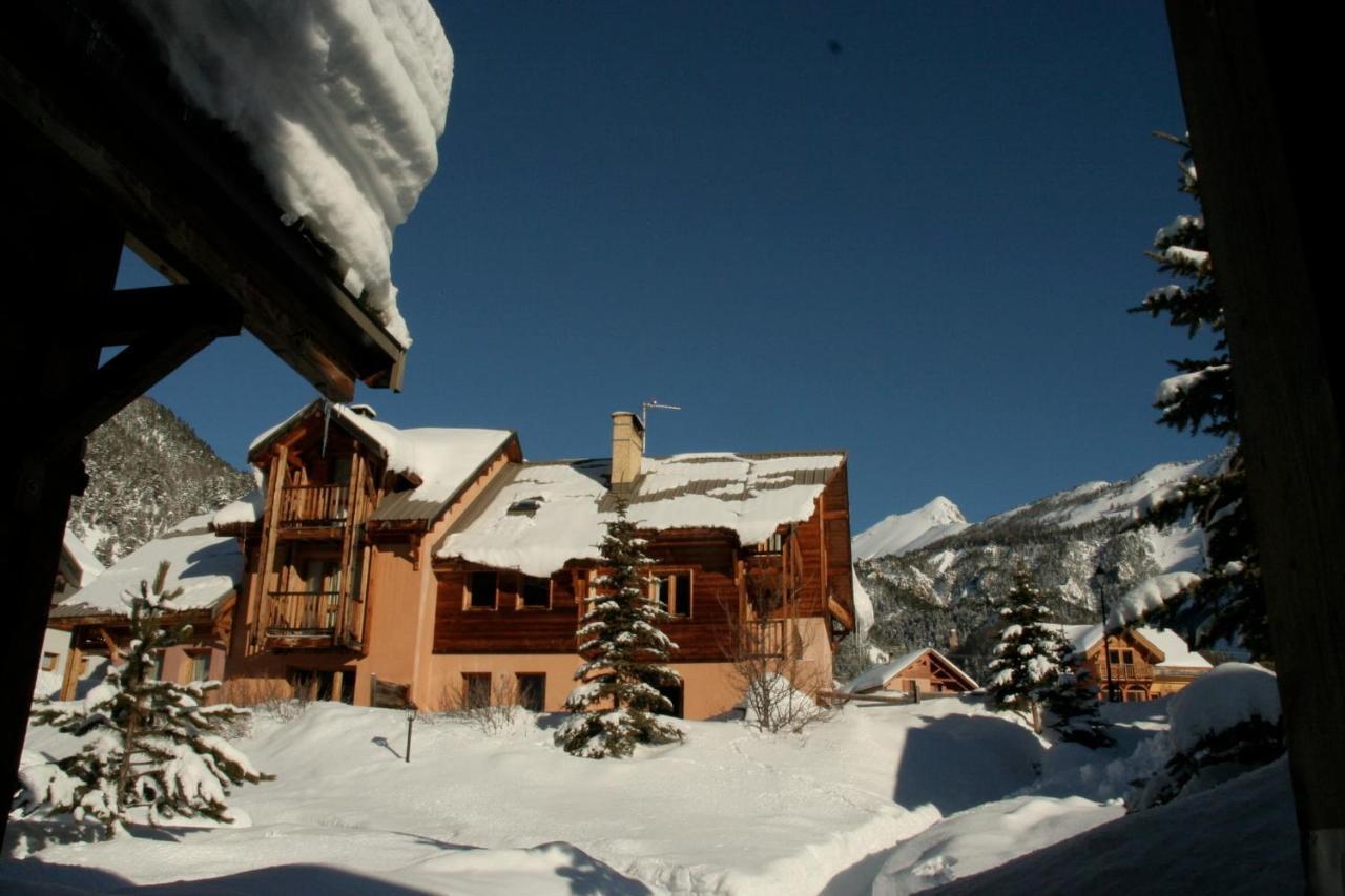 Le Leyrier Hameau Des Chazals Nevache Hautes Alpes Exteriör bild